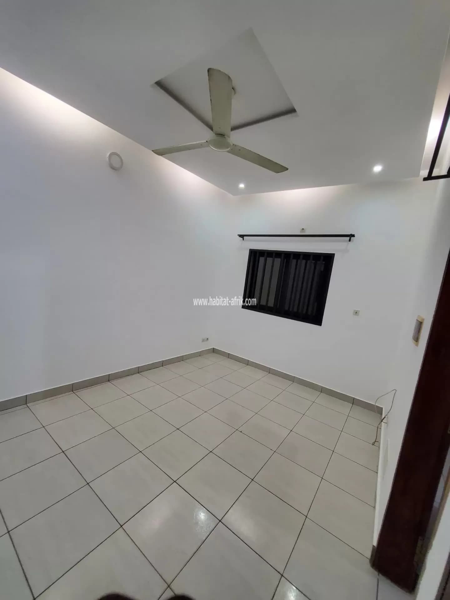 Je mets en location un appartement de chambre salon douche wc cuisine a hedzranawoe lole togo