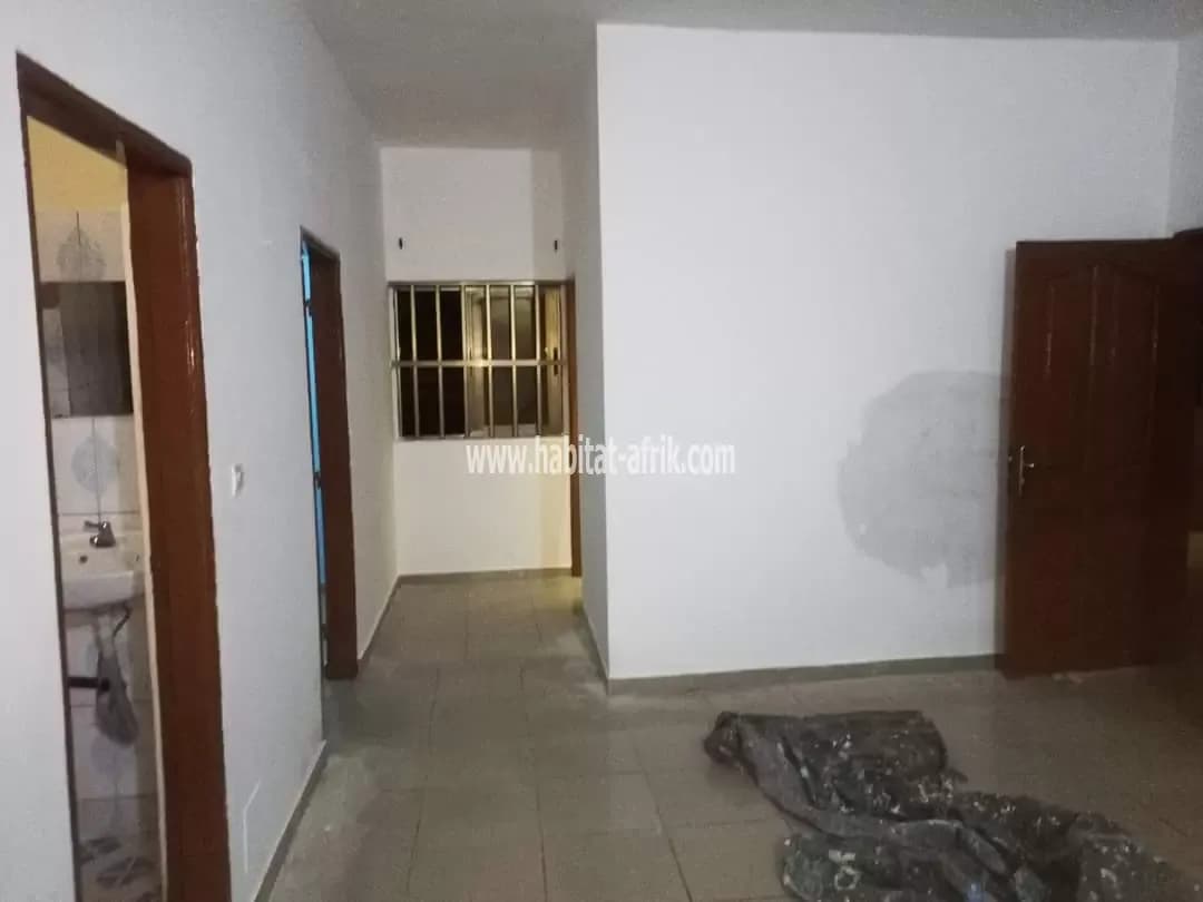 DEUX CHAMBRES SALON A AGOE ASSIYEYE