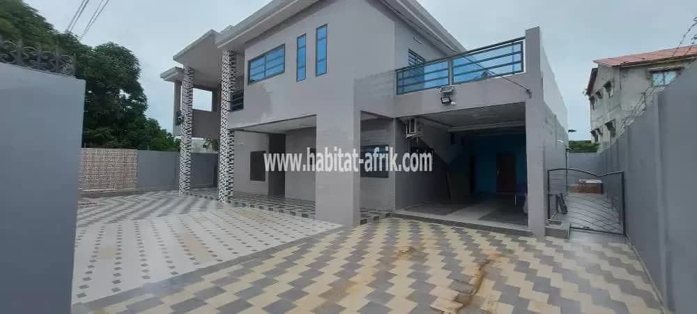 villa R+1 à vendre à godomey