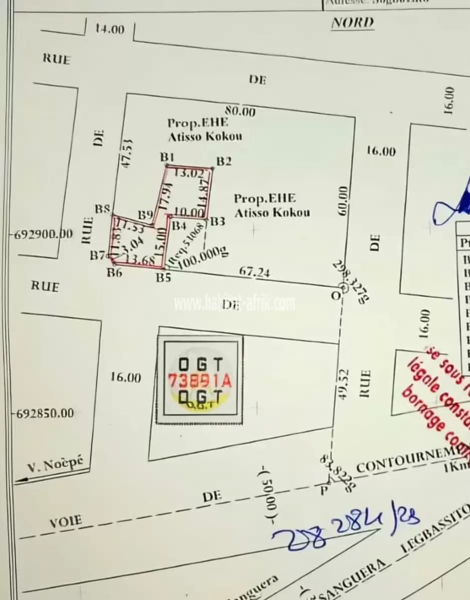 Maison a vendre construite sur 3 quart de lot composé de 2 chambres salon et 2 pièces plus