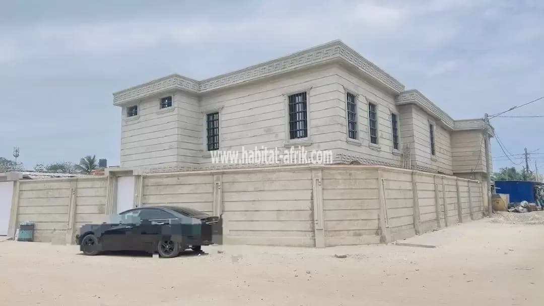Villa duplex à vendre construite sur 1 lot composé de 4 chambres 2 salons wc douche cuisine au quartier Kodjoviakopé lome togo