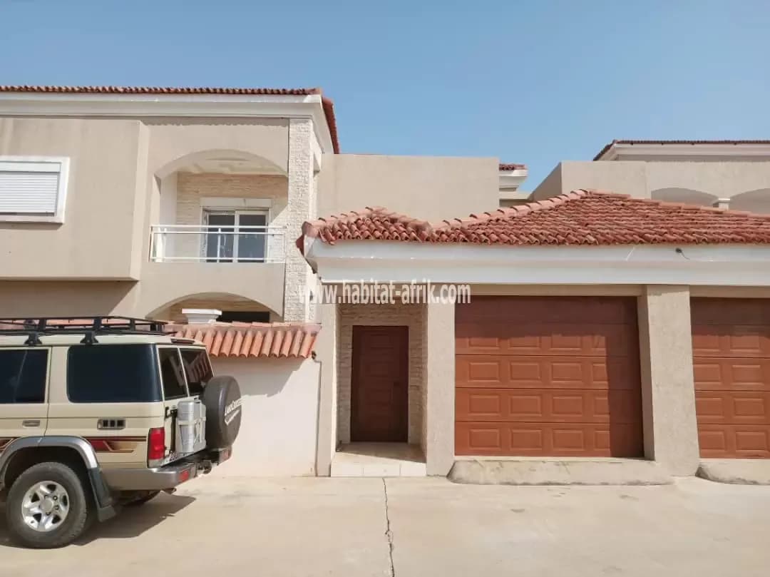VILLA À VENDRE (BAGUIDA)