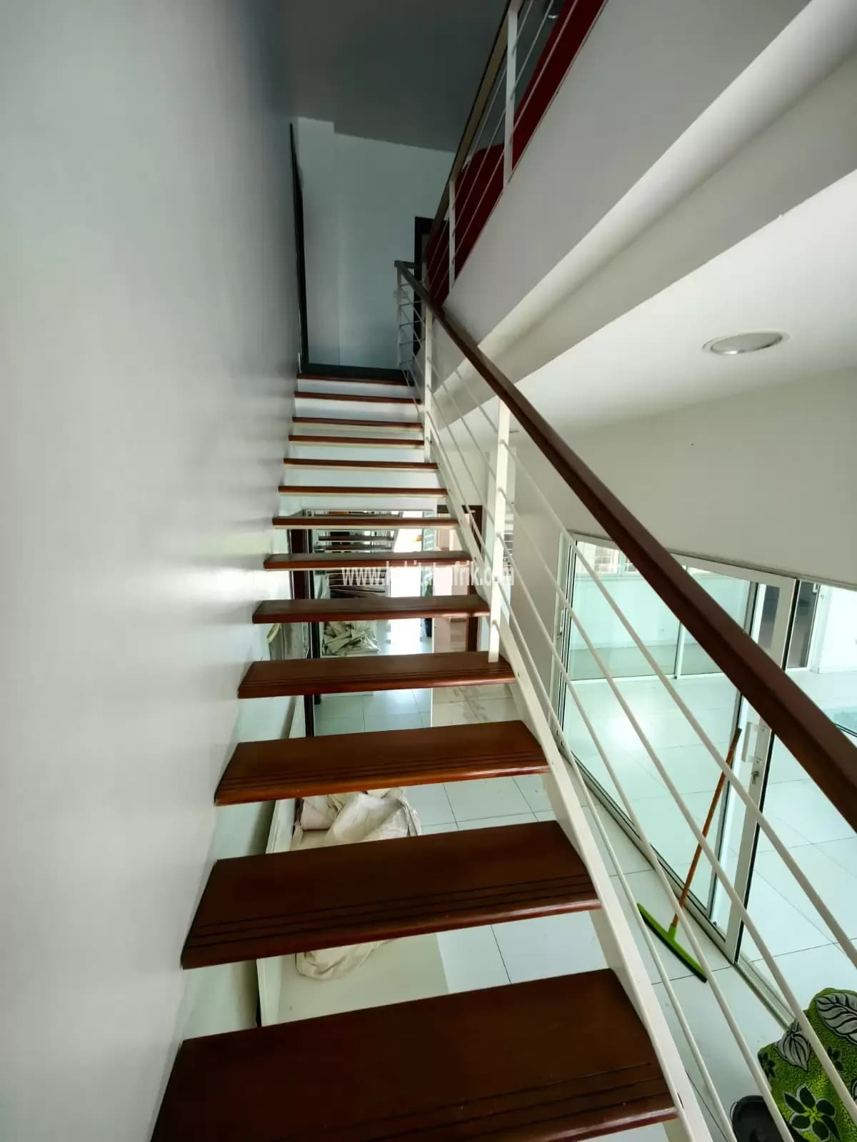VENTE D'UNE VILLA DE 4 CHAMBRES A FIDJROSSE
