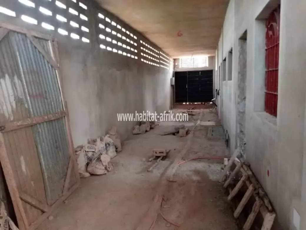 VILLA EN CONSTRUCTION INACHEVÉE À VENDRE À LOMÉ, QTIER ADIDOGOME