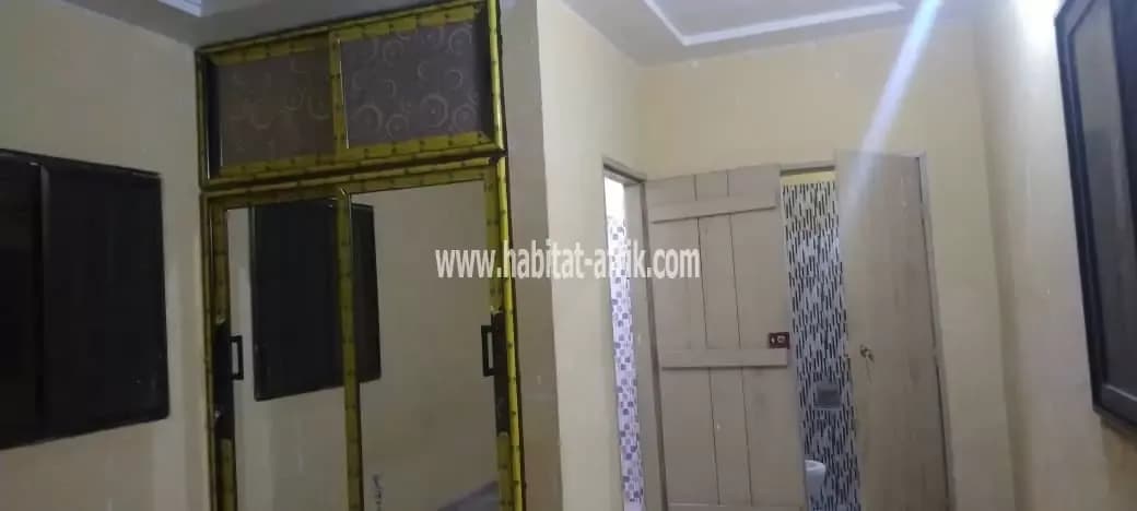 Je mets en location un appartement d’une studio Pièce wc douche et cuisine seul a l’étage situé à kegue reveil d’or lome togo