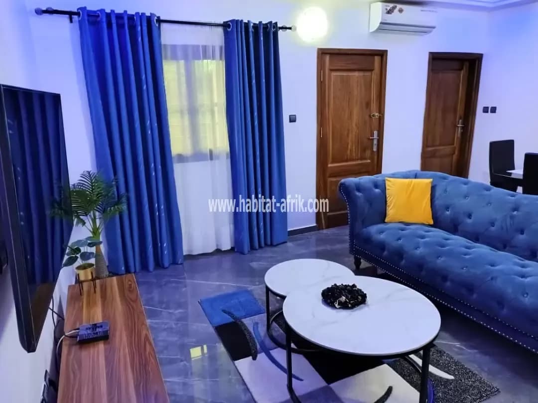 Je mets en location un appartement meublé de deux (2) chambres salon équipée à l’étage bien propre situé à adidogome zion to Lomé Togo