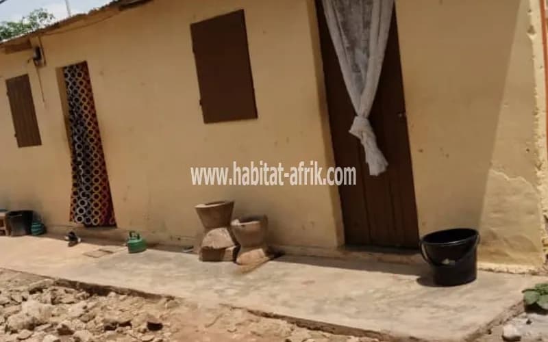 demie lot en vente avec une construction de 5 pièce