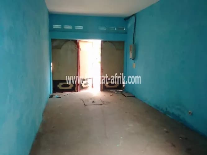 LOCATION Appartement cour unique scindé 2 chambres salon wc douche cuisine interne + dépendance à hedzranawoé Lomé-Togo