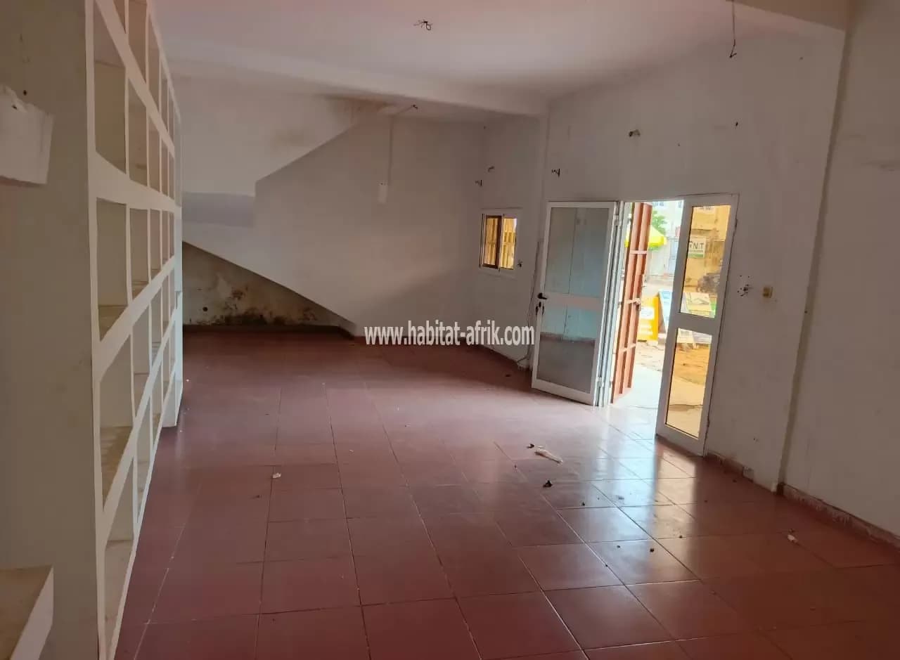 Boutique a louer situé a totsi lome togo