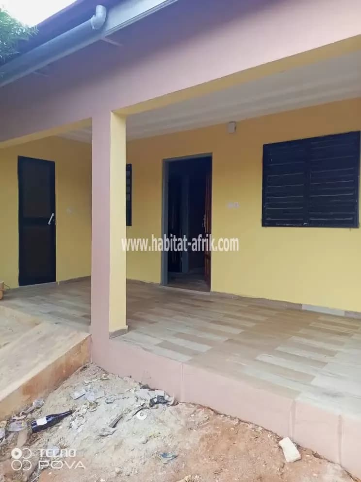 Je mets en location une mini villa de chambre salon a sanguera lome togo