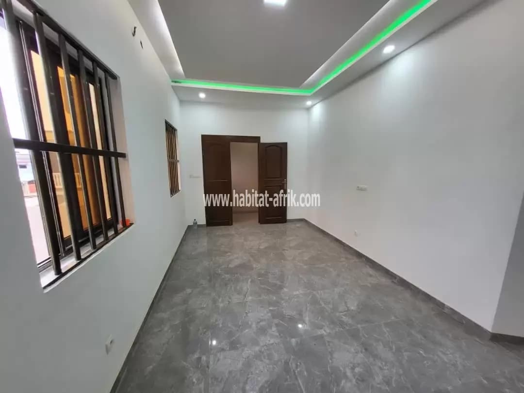 Je mets en location un appartement de 2 chambres salon sur étage R+1 situé à adidogome Sagbado pharmacie actuelle lome togo