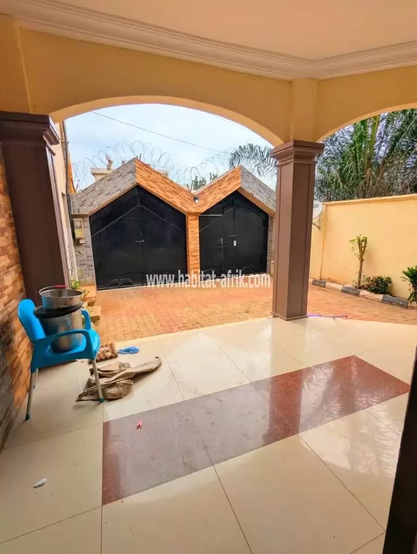 Je mets en location une villa de 3 chambres salon 2 dépendances situées à astique lom