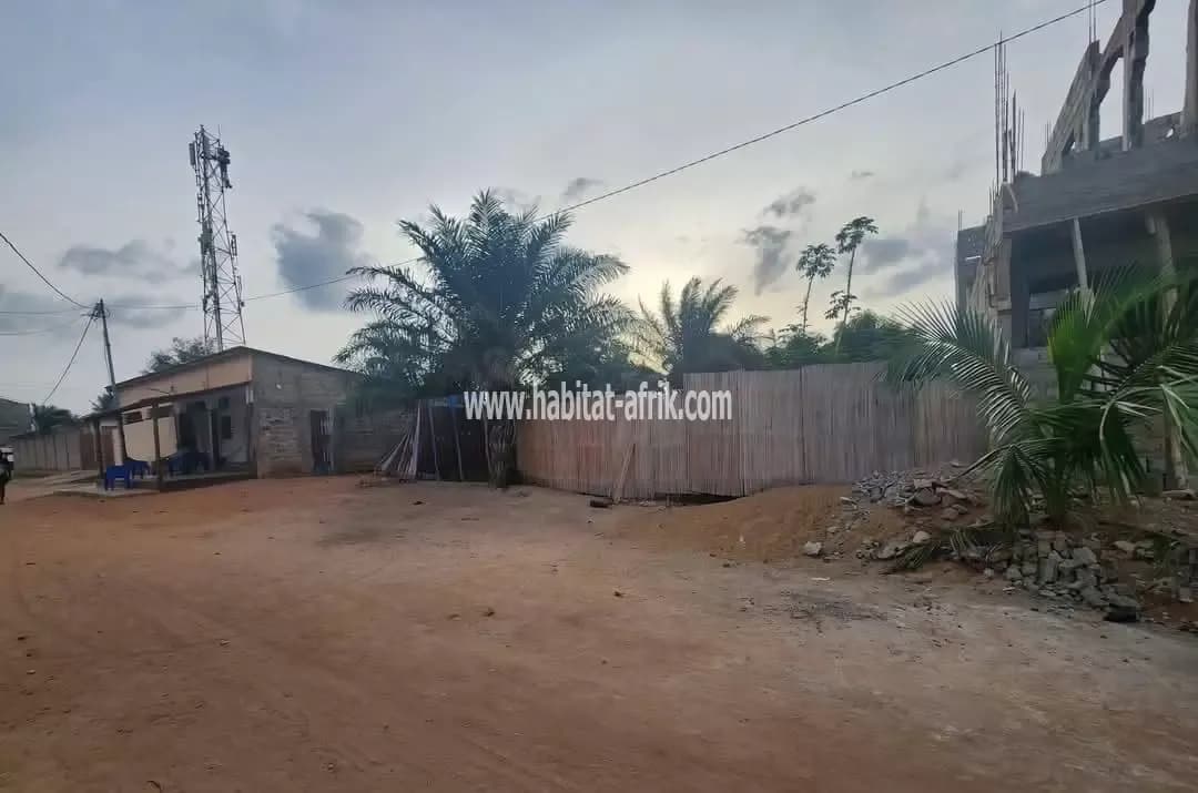 Je mets en vente une parcelle de terrain un lot (600m2) a adidogome la pampa non loin du goudron lome togo