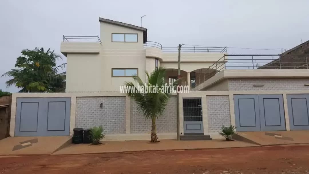Villa duplex sur 1 lot avec Titre foncier en vente à Hédzranawoé(Lomé-Togo)