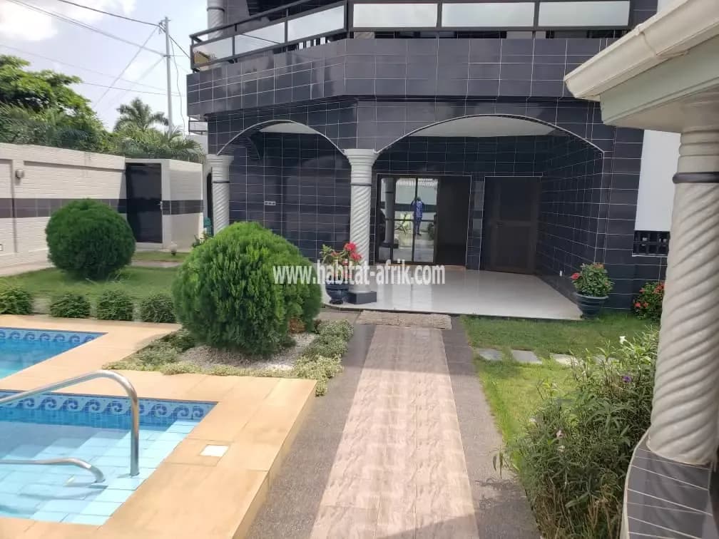 Villa meublé de 5 chambres avec piscine a avenou