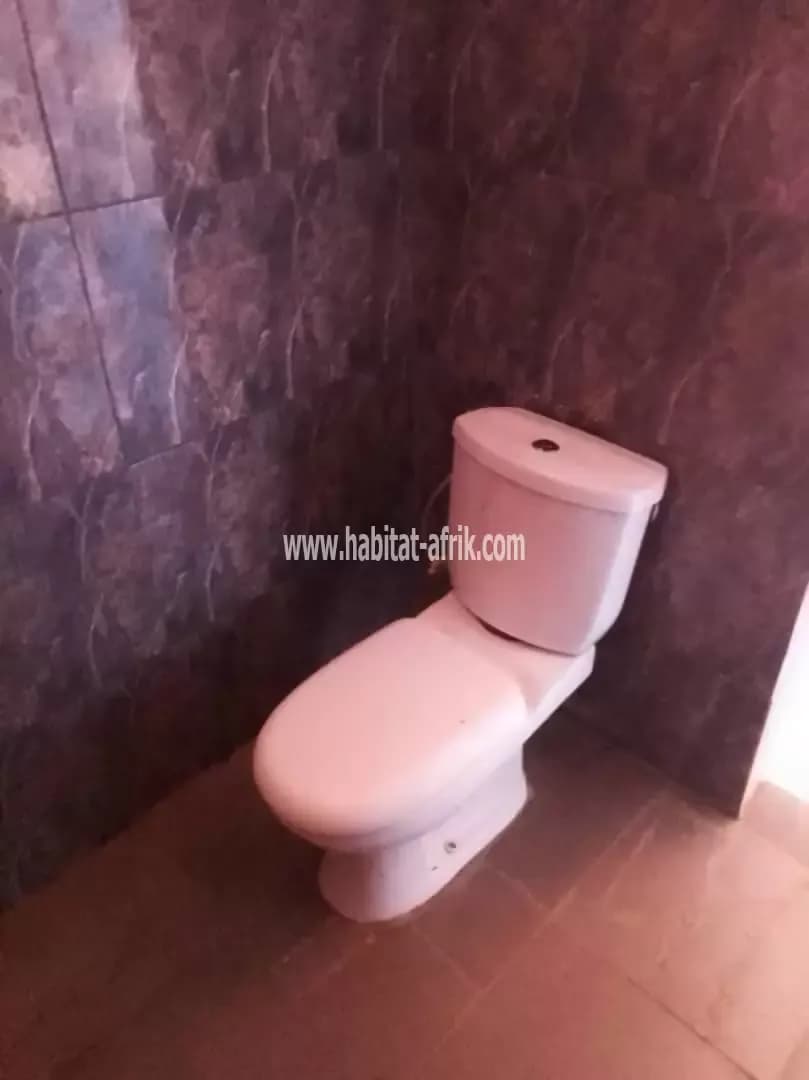Location d'une entrée couchée sanitaire propre à Dowa Gbago Porto Novo