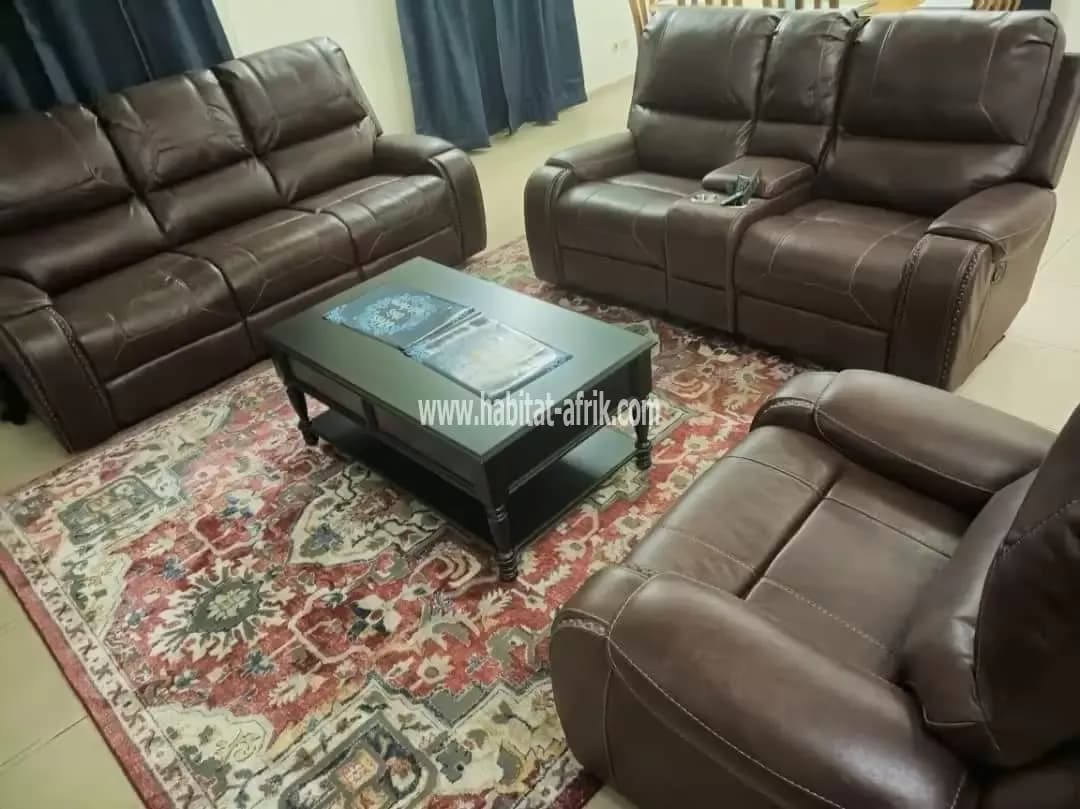 A louer villa meublée cour unique de 3 chambres salon bien équipé à agoe anome antigang lome togo