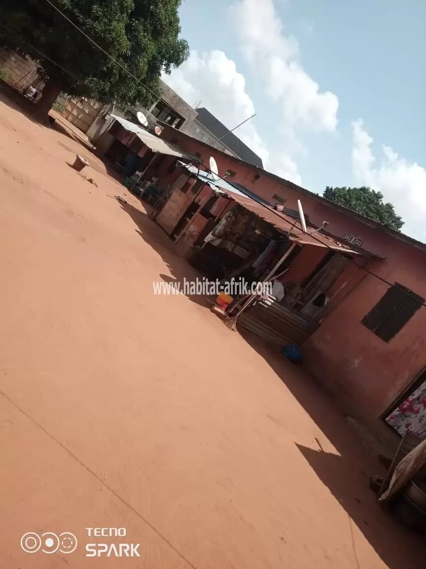 Je mets en vente une parcelle de terrain un lot à Avedji pharmacie appolon lome togo