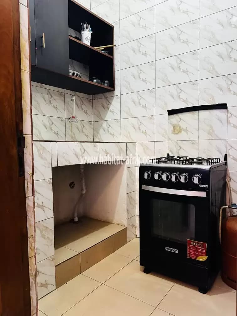 JE METS EN LOCATION UN APPARTEMENT MEUBLÉE DE CHAMBRE SALON A ADIDOGOME MADIBA RAIL LOME