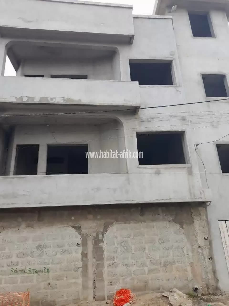 IMMEUBLE R+2 INACHEVÉ À VENDRE À COTONOU FIDJROSSÈ ZONE MANOEL TALON