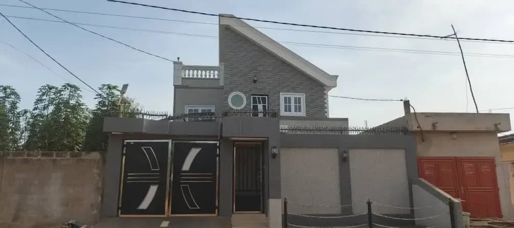 BELLE VILLA À VENDRE À ADIDOGOME APEDOKOE DERRIÈRE EBOMAF