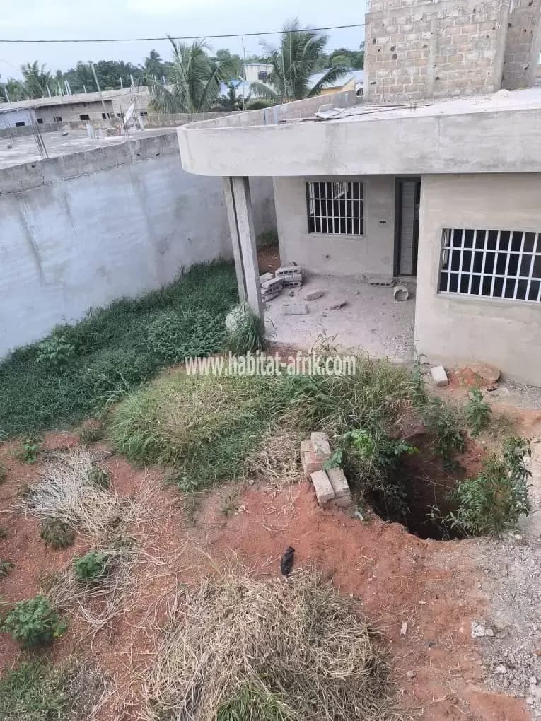 Je mets en vente une villa de 2 chambres salon à agoe apessito lome togo