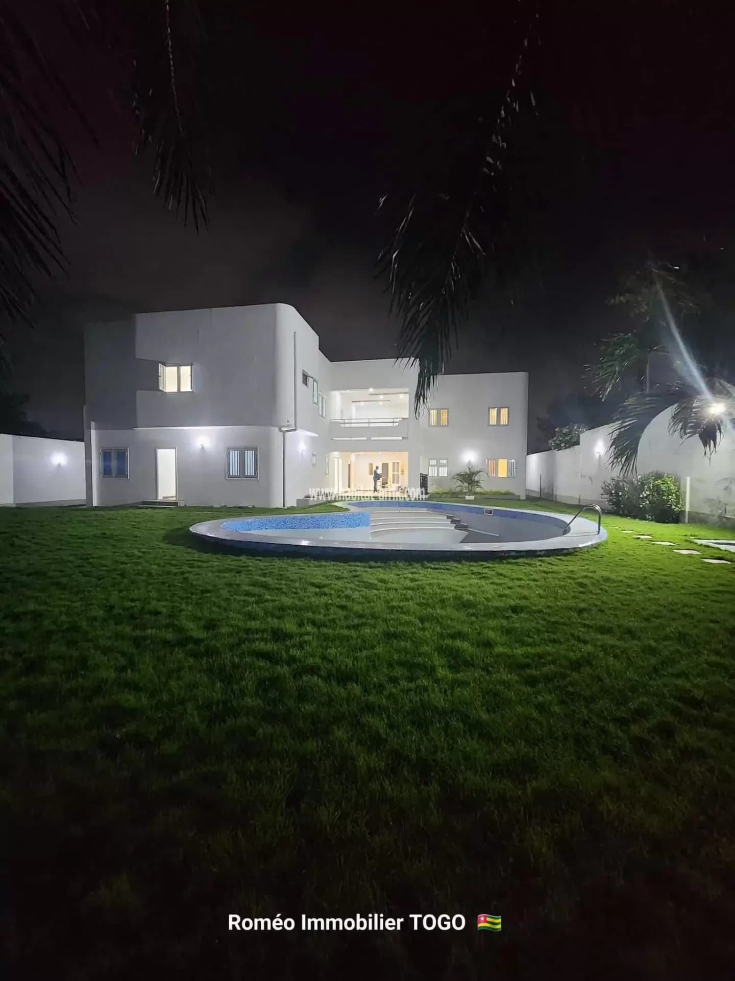 Villa nouvelle construction avec  piscine  au centre-ville de Lomé