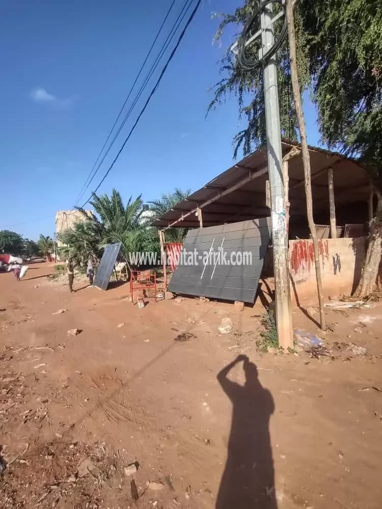 Je mets en vente une parcelle de terrain deux (02) lots collé clôturé a agoe 2lions lome togo