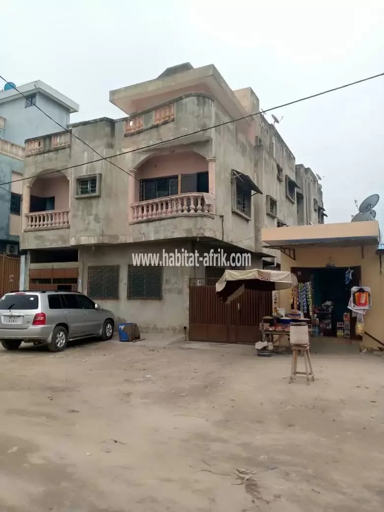 IMMEUBLE LOCATIF R+2 À VENDRE À COTONOU DJÈDJÈLAYÉ