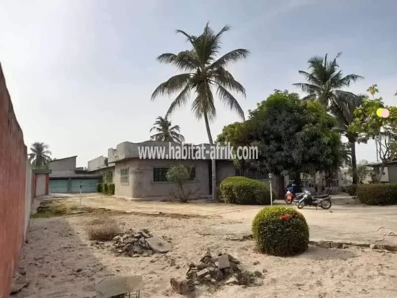 DOMAINE DE 2090M² COMPORTANT UNE GRANDE VILLA À VENDRE À GODOMEY FIGNONHOU2