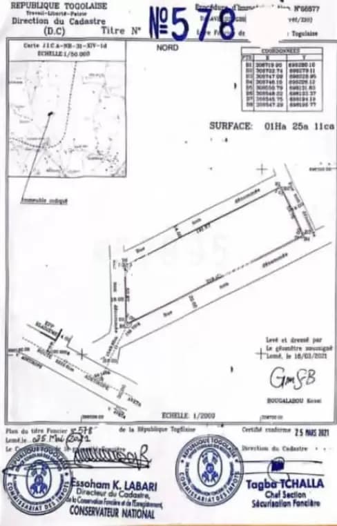 Nous mettons en vente 20 lots collés terrain en angle de 04 rue, bien situé et très bien positionnés à 6km du goudron à ADETICOPE sur la voie du marché et faisant face à une grande rue de 20m lome togo