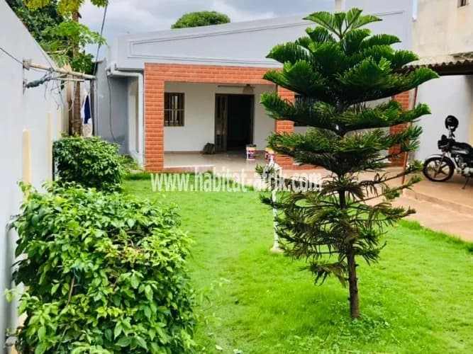 LOCATION Villa 3 Chambres Salon Wc douche cuisine à djidjolé Lomé-Togo