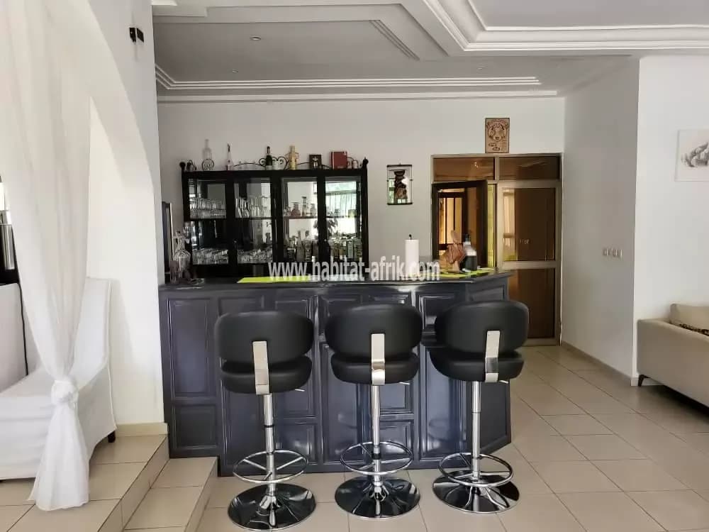 Je mets en location une maison duplex non meublé avec piscine climatisé eau chaude à Hedzranawoé Sagboville lome to