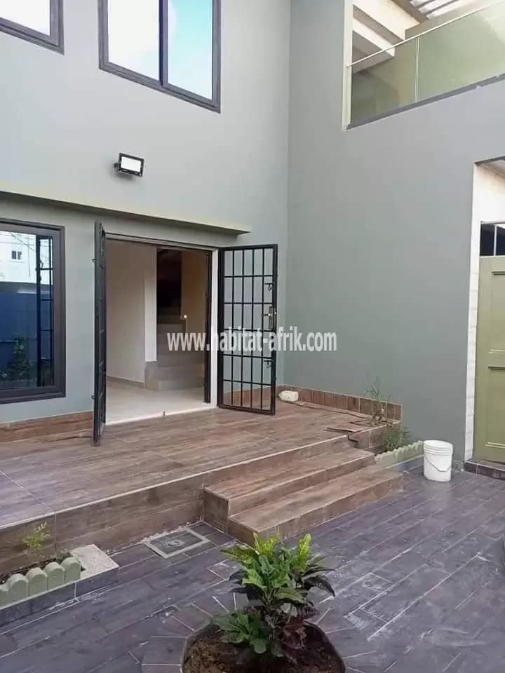 VILLA À LOUER ET À VENDRE À COTONOU WOLOGUÈDÈ