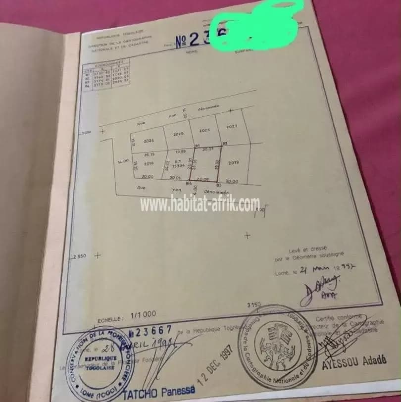 Maison de location mises en vente avec titre foncier, construite sur un lot derrière l’école protestante agbalepedo lome togo