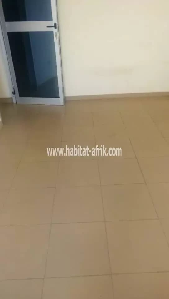 Je mets en location un appartement de chambre salon wcd cuisine a l’étage situé a yatt&amp;co hedzranawoe vers togo2000 lome togo