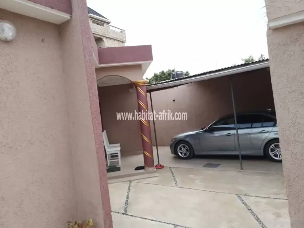 Location d’une maison de vacances (meublée) située à kleme non loin de segbe et zanguera sécurité assurée 3 chambres salon autonomes équipée avec dépendance ventilé propre lome togo