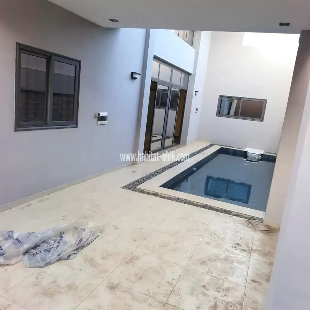 Location villa duplex avec piscine composé de 3 chambres salon et dépendance à Tokoin protestante novissi lome togo