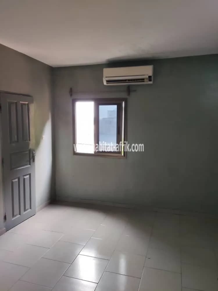 LOCATION APPARTEMENT PIÈCE WC DOUCHE INTERNE CLIMÉ A TOTSI LOME-TOGO