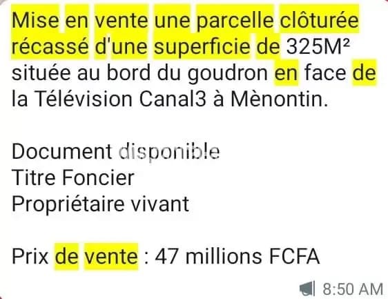 Mise en vente une parcelle clôturée récassé d'une superficie de 325M² située au bord du goudron en face de la Télévision Canal3 à Mènontin.
