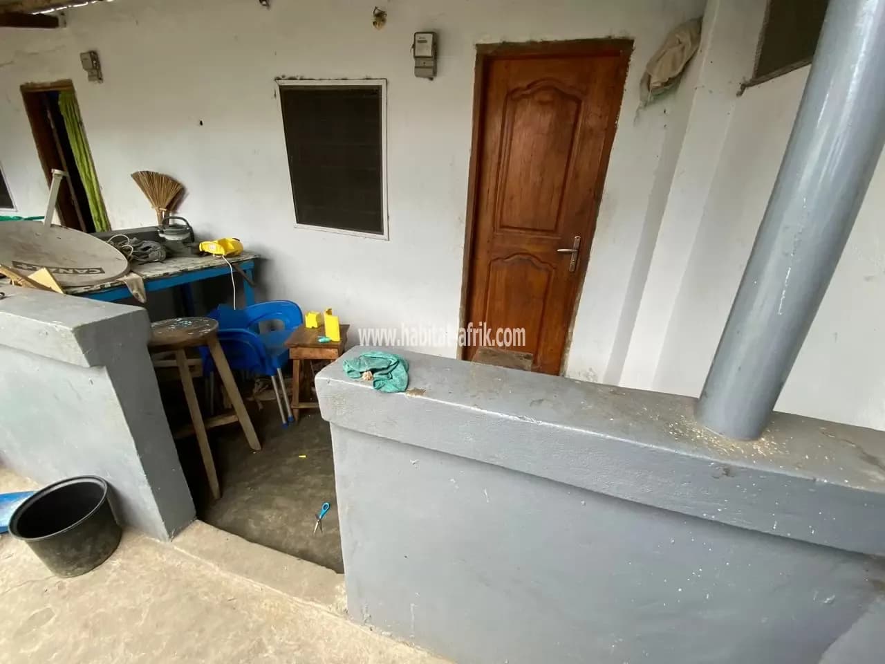 Je mets en vente une maison de location sur demi lot de 6 pièces et 2fois 2 chambres salon à gbossime lome togo