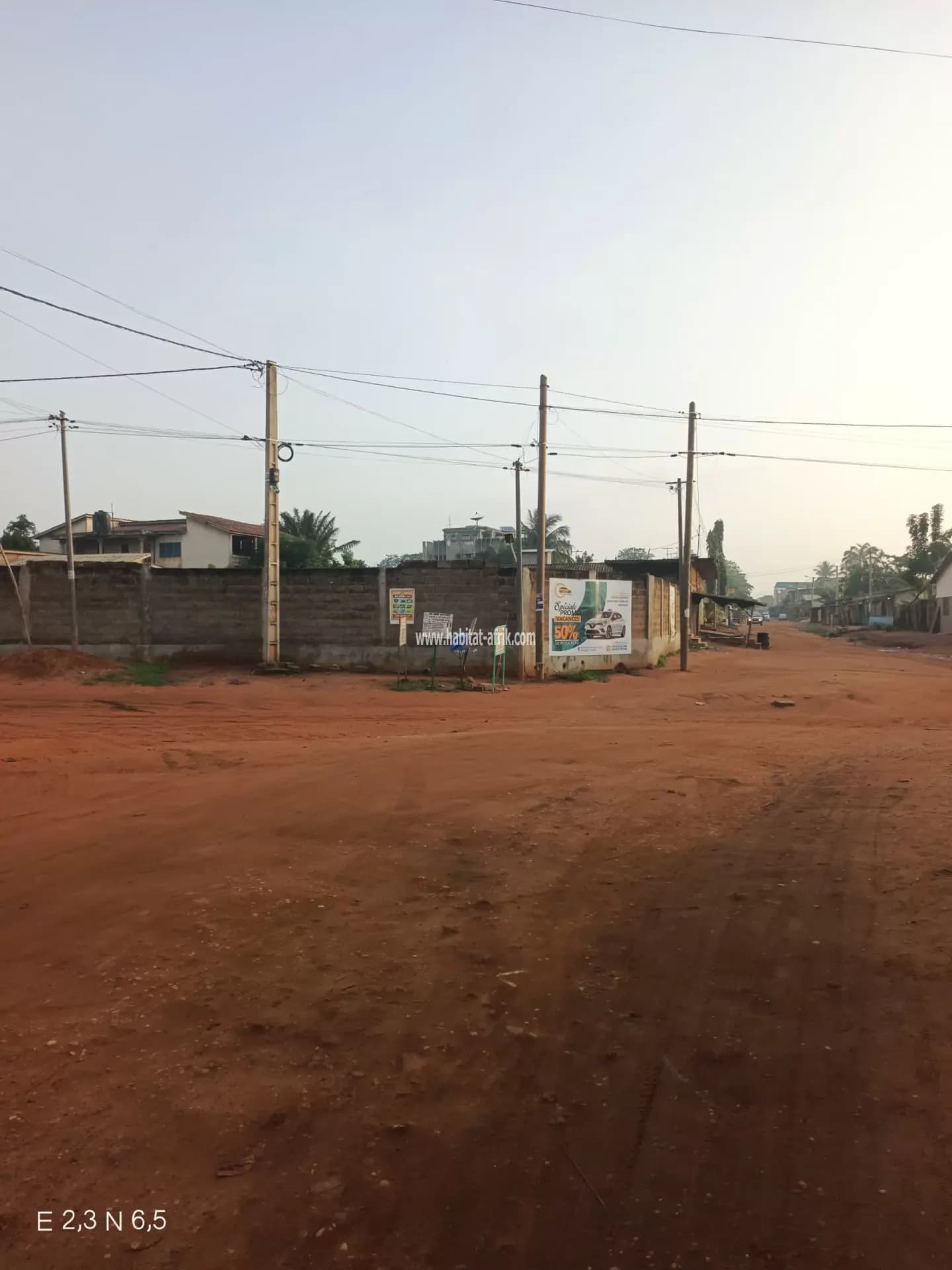 GRANDE PARCELLE CLÔTURÉE EN ANGLE DE RUE À VENDRE À CALAVI AGUIA À 120M DU GOUDRON KPOTA-OUÈDO
