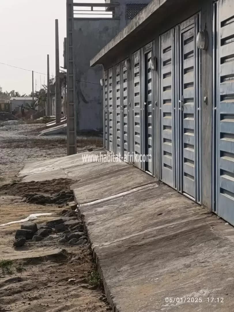 MAISON LOCATIVE DALLÉE STAFFÉE À VENDRE À COCOCODJI AKADJAMEY