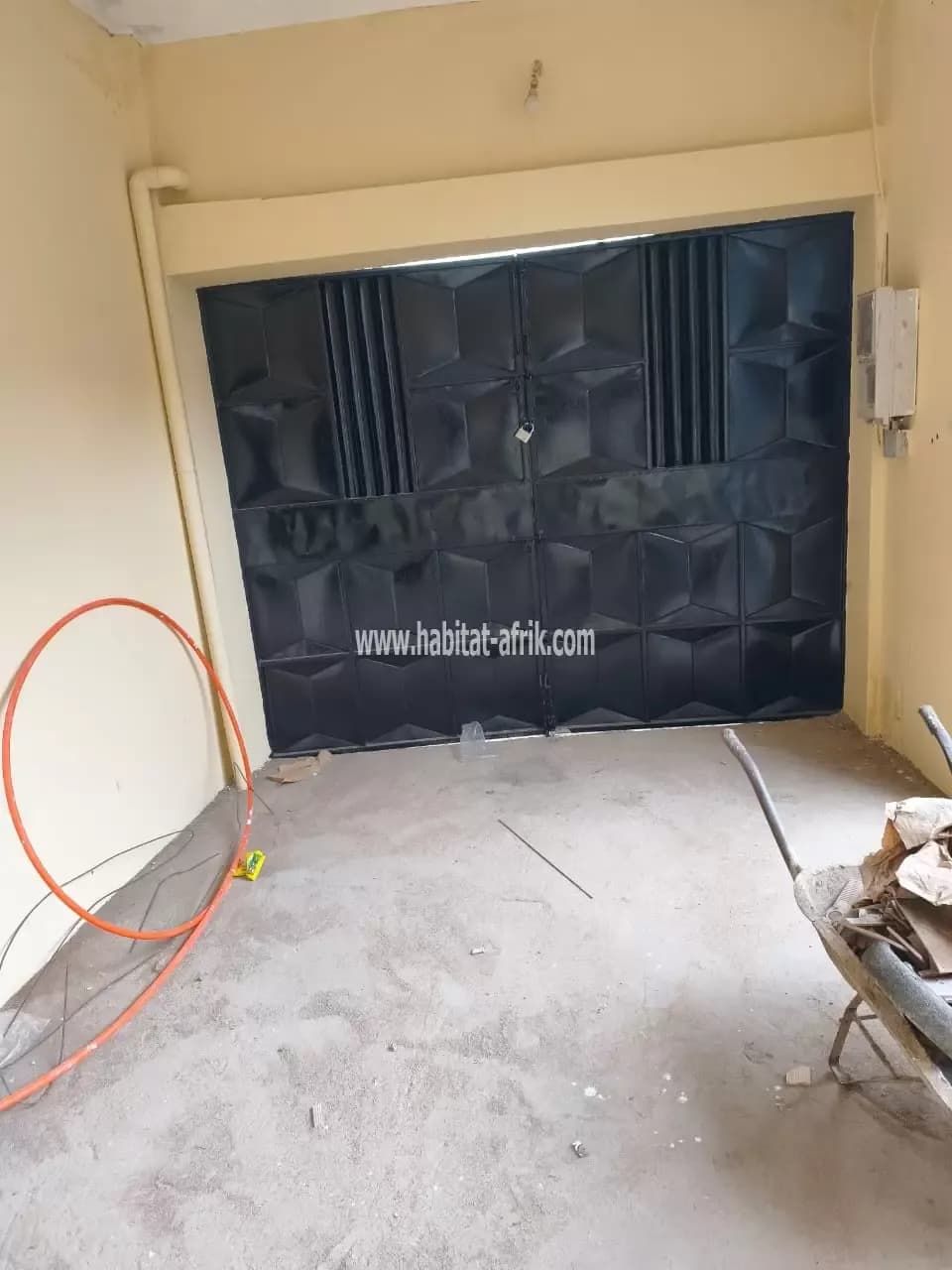 Location d’une maison de chambre salon cour unique avec garage situé à avedji wessome lome togo