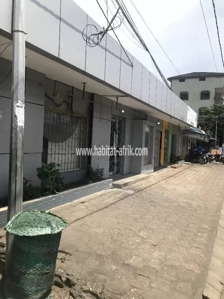 PARCELLE AU BORD DES PAVÉS EN ANGLE DE RUE À VENDRE À COTONOU MAROMILITAIRE