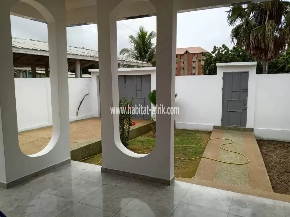Je mets en location une villa de 3 chambres salon climatisé a avepozo vic intelligencia lome togo