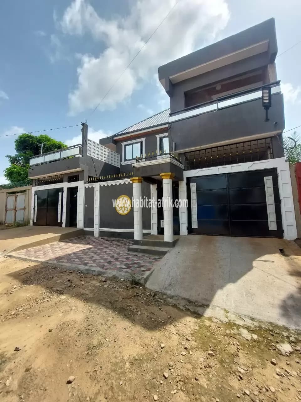 Location villa deux (02) chambres salon avec une petite cour à zossimé lome togo
