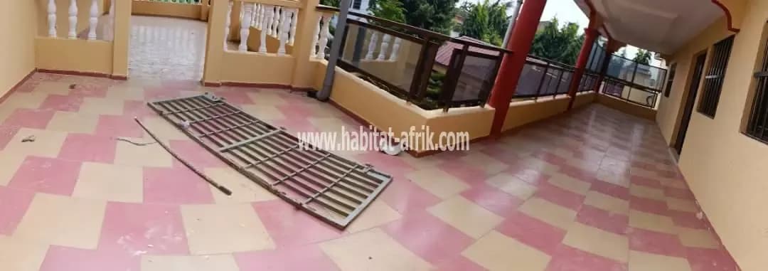 VILLA À L'ÉTAGE À LOUER À LOMÉ QT AGOÈ