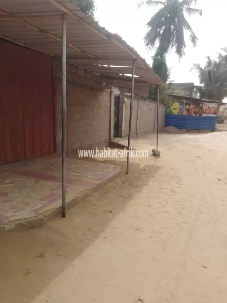 A vendre Demi Lot angle de rue - Avepozo (lomé-togo)