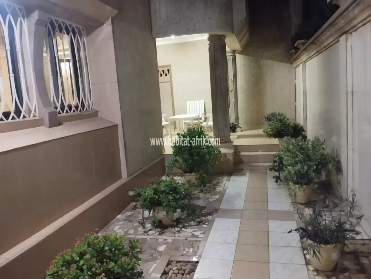 Je mets en location une villa meublée de deux (02) chambres salon dwc cuisine équipée a kegue boulicon à côté du marché lome togo